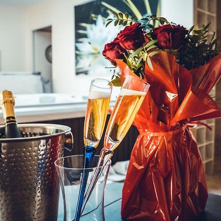 Chambre D'Hote Romantique Avec Spa Privatif Domaine Les Nuits Envoutees - Vezenobres Εξωτερικό φωτογραφία