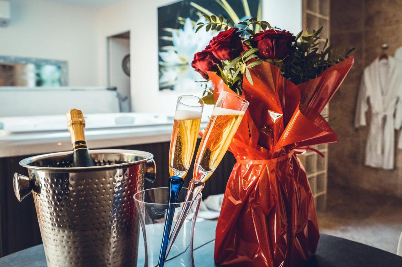 Chambre D'Hote Romantique Avec Spa Privatif Domaine Les Nuits Envoutees - Vezenobres Εξωτερικό φωτογραφία