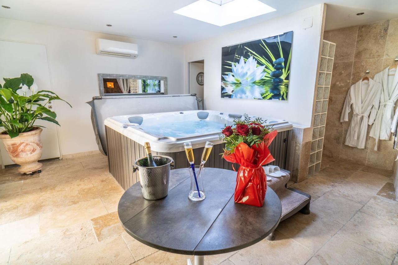 Chambre D'Hote Romantique Avec Spa Privatif Domaine Les Nuits Envoutees - Vezenobres Εξωτερικό φωτογραφία