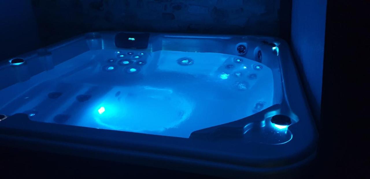 Chambre D'Hote Romantique Avec Spa Privatif Domaine Les Nuits Envoutees - Vezenobres Εξωτερικό φωτογραφία