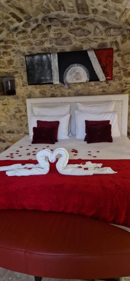 Chambre D'Hote Romantique Avec Spa Privatif Domaine Les Nuits Envoutees - Vezenobres Εξωτερικό φωτογραφία